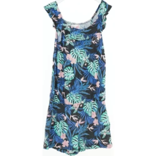 Sommerdragt med tropisk print fra Summer Time (str. 152)