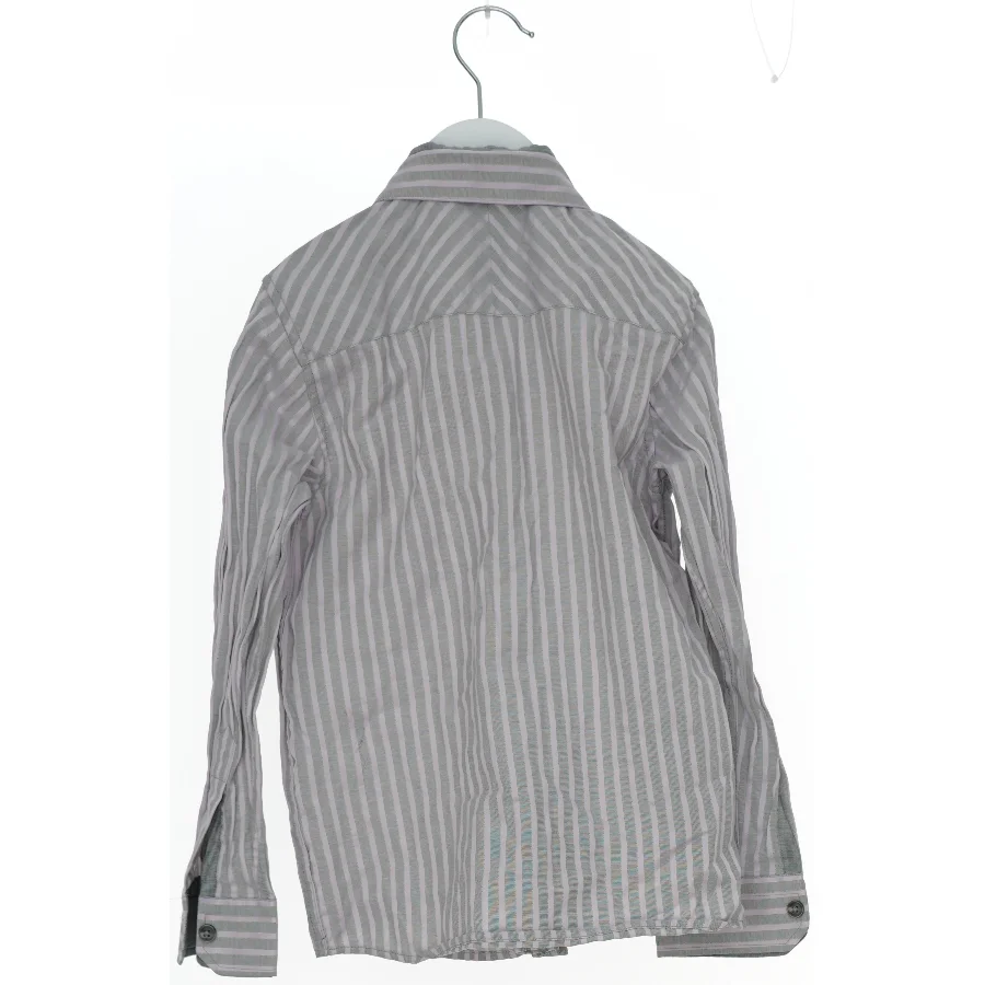 Stribet skjorte fra The Spitalfields Shirt Co. (str. 152)