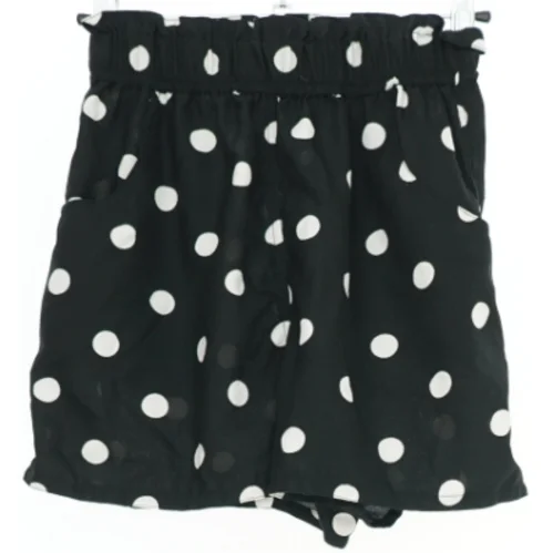 Polkaprikkede shorts fra VRS (str. 140)