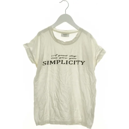 T-Shirt fra D-XEL (str. 152 cm)