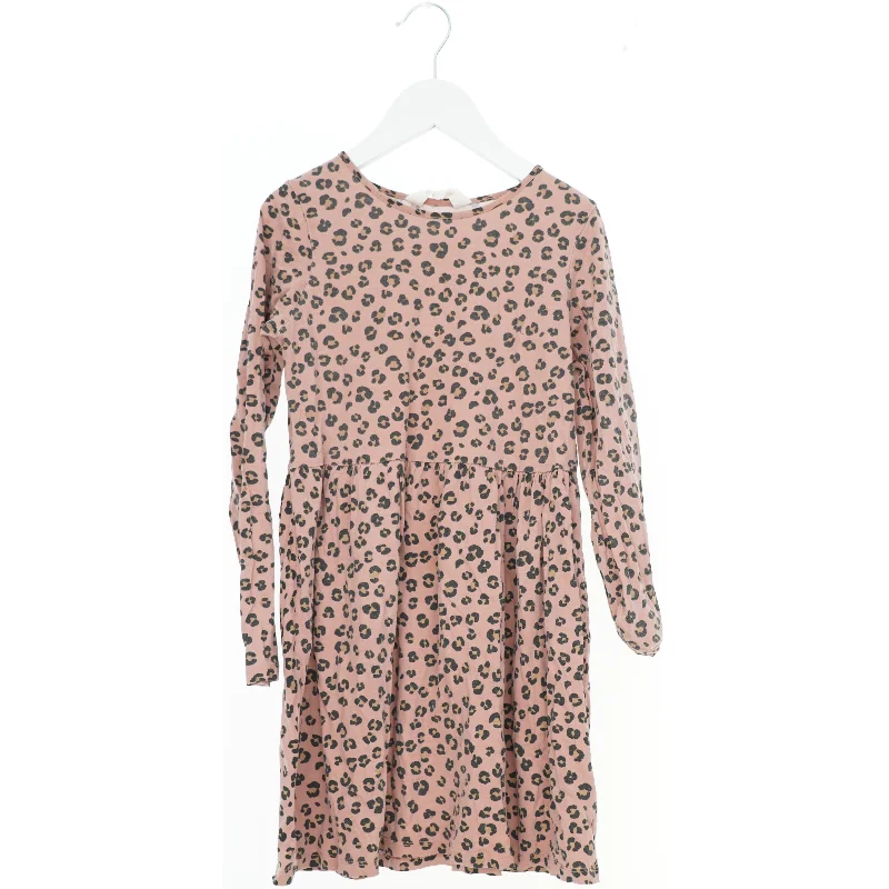Langærmet kjole med leopardmønster fra H&M (str. 140)