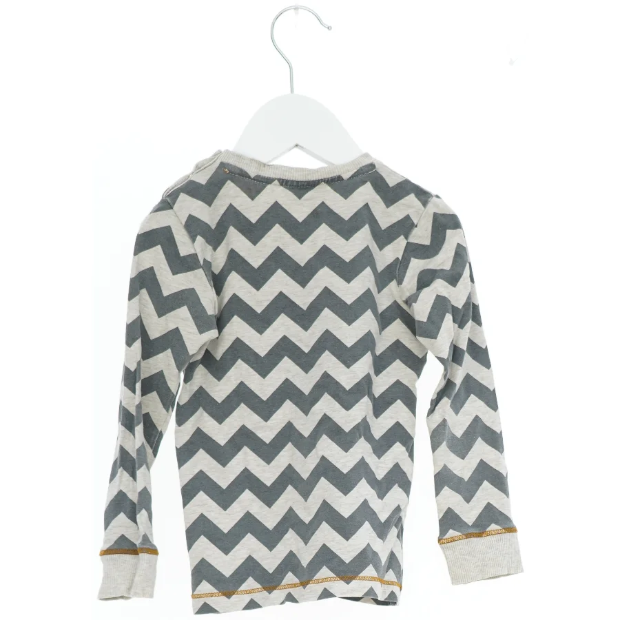 Langærmet bluse med zigzag mønster fra En Fant (str. 92)