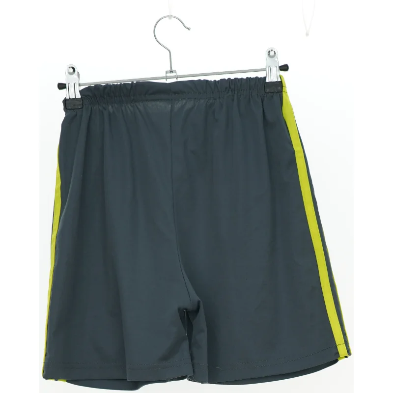 Shorts fra Adidas (str. 176 cm)