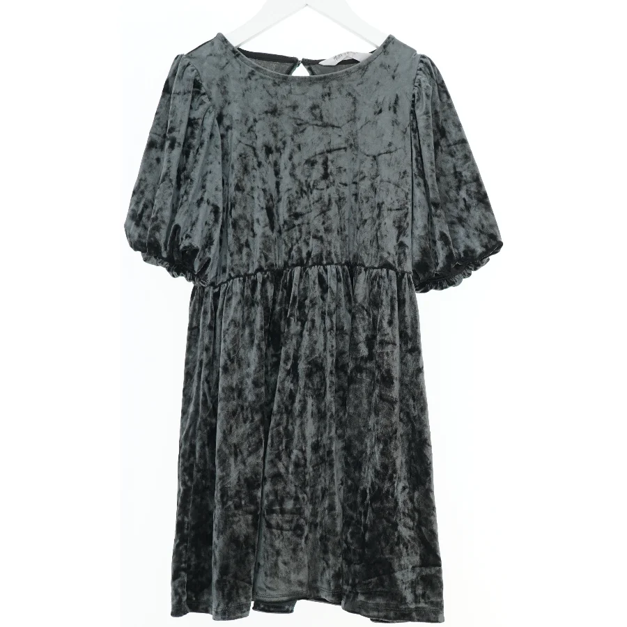 Velour kjole med pufærmer fra H&M (str. 128)