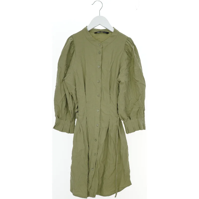 Olivengrøn kjole med knapper fra Zara (str. XS)