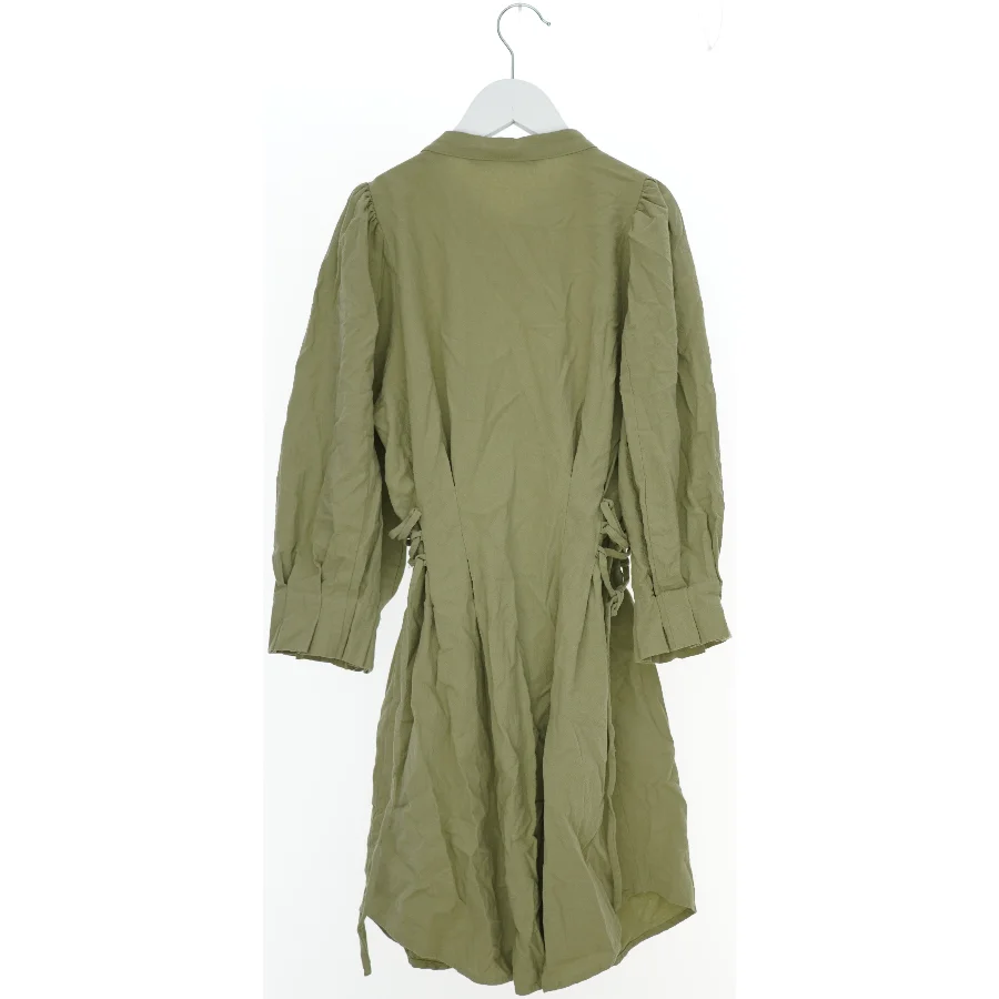 Olivengrøn kjole med knapper fra Zara (str. XS)