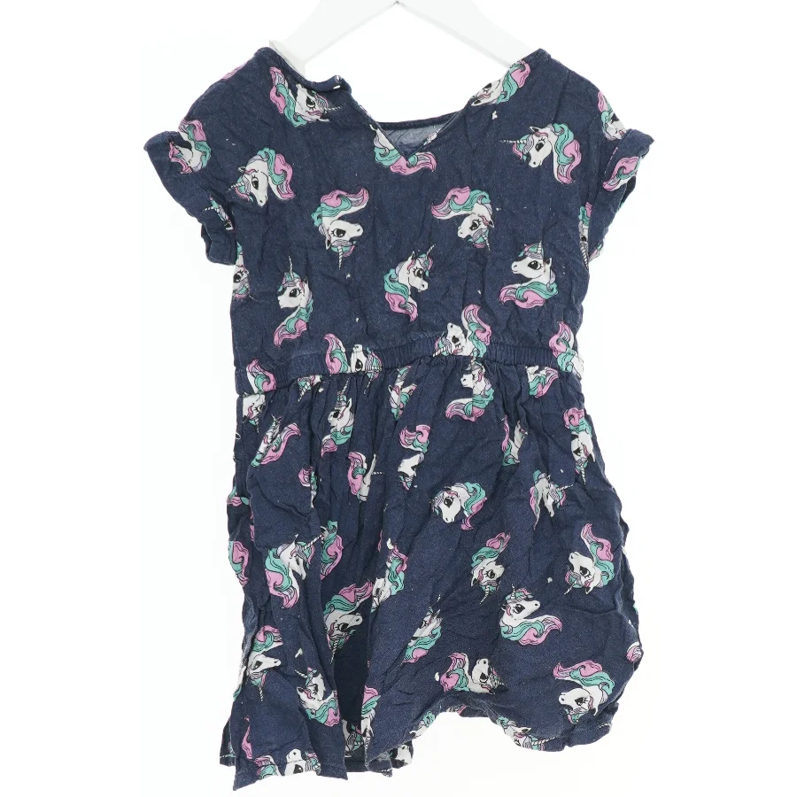 Børnekjole med enhjørningemotiv fra H&M (str. 104)