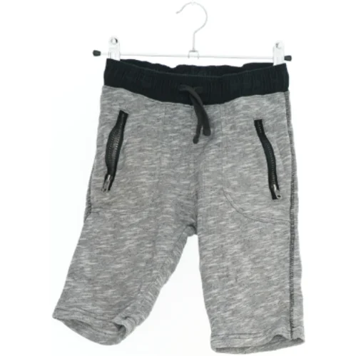 Børne shorts med lynlås lommer fra H&M (str. 122)