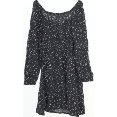 Blomstret kjole fra H&M (str. 146)