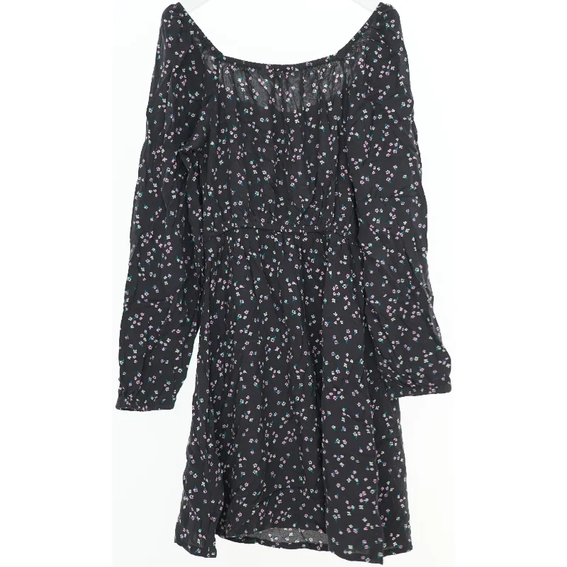 Blomstret kjole fra H&M (str. 146)