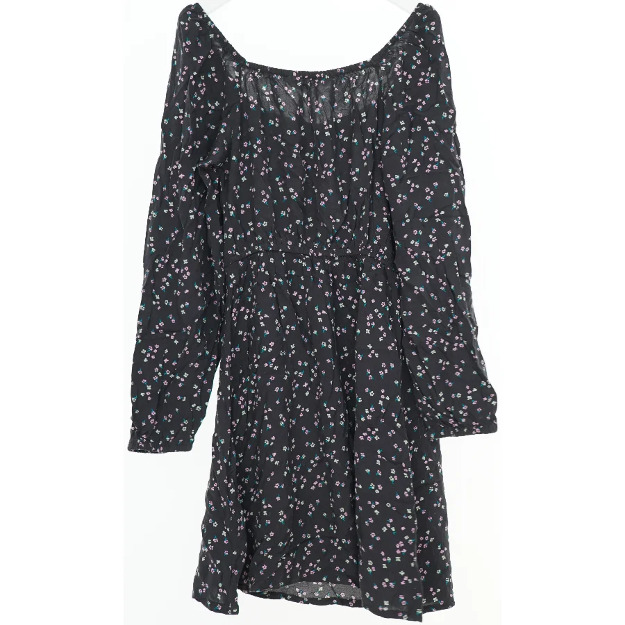 Blomstret kjole fra H&M (str. 146)