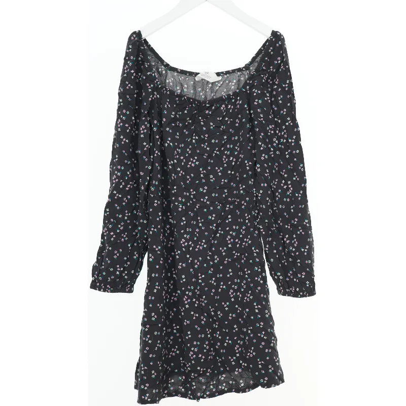 Blomstret kjole fra H&M (str. 146)