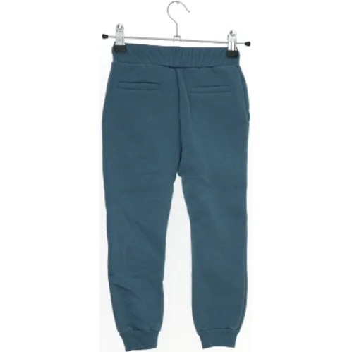 Blå sweatpants med lommer fra Kids Up (str. 104)