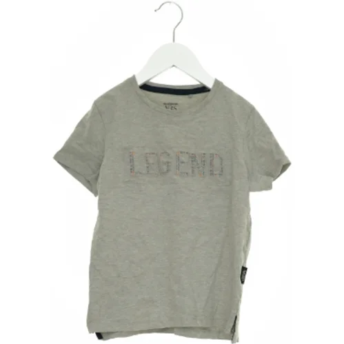 T-Shirt fra VRS (str. 128 cm)