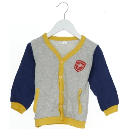 Børne cardigan med basketball motiv fra Pepco (str. 104)