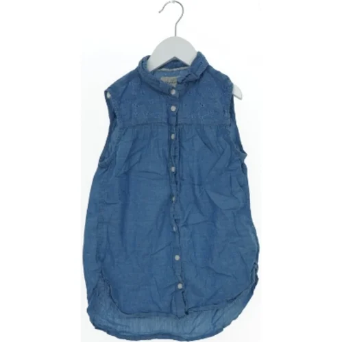 Ærmeløs skjorte fra Logg (str. 152)