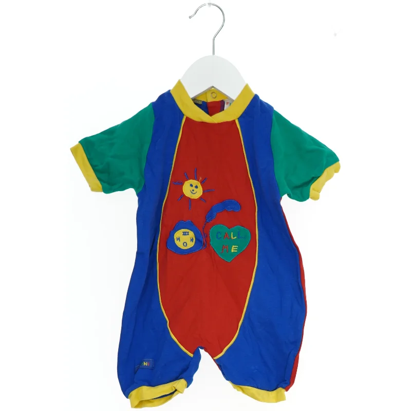 Farverig baby heldragt fra Fixoni (str. 68)