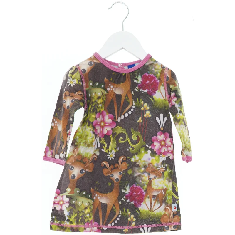 Børnekjole med dyreprint fra Molo (str. 80)