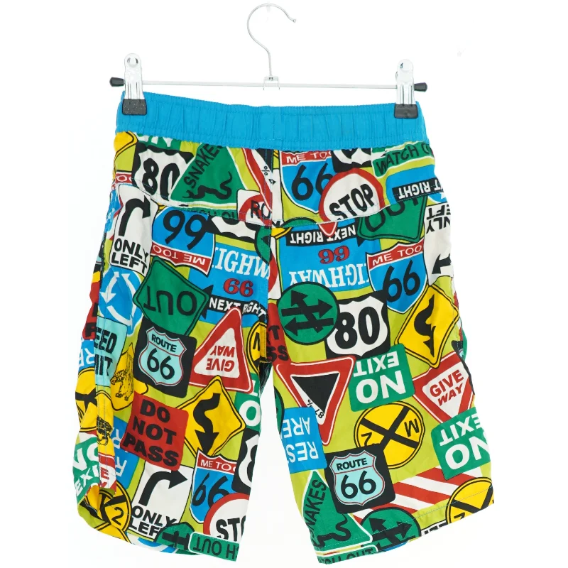 Farverige shorts med vejskilte-mønster (str. 116)