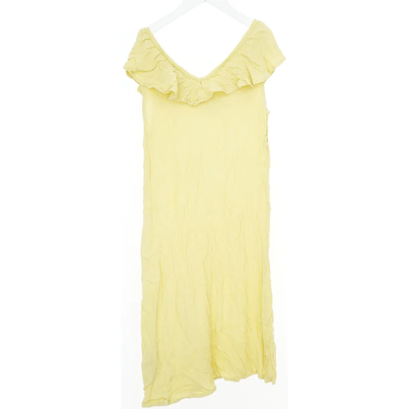 Lang gul kjole med flæser fra Ichi (str. XS)