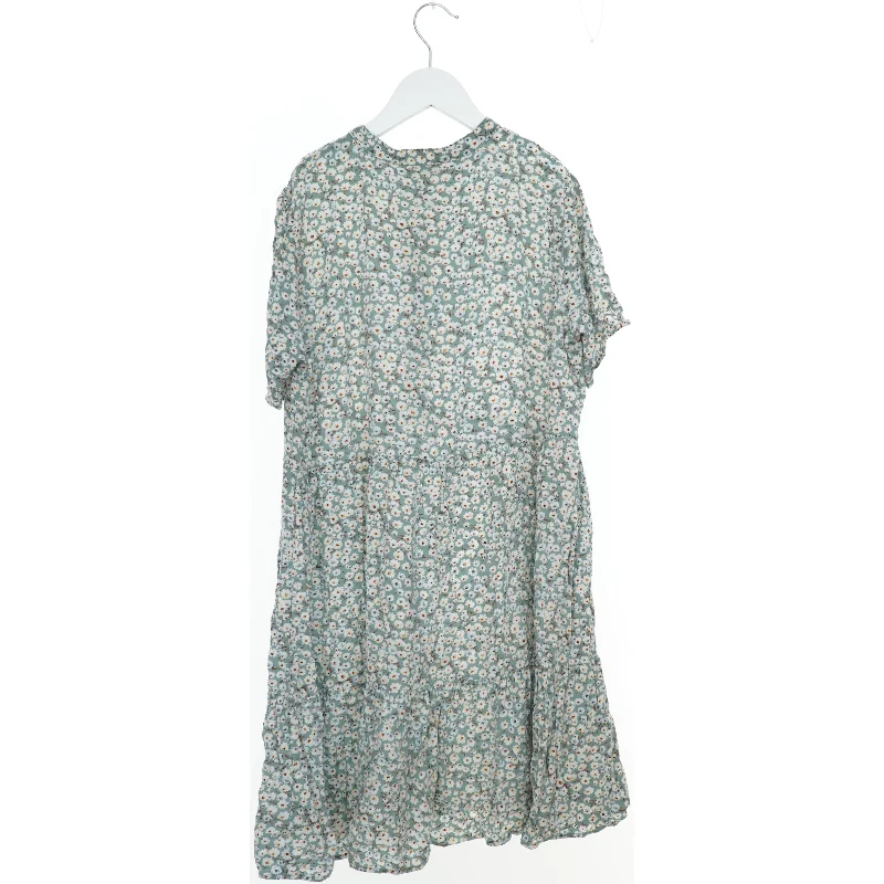 Blomstret kjole med korte ærmer fra Pigalle (str. S)