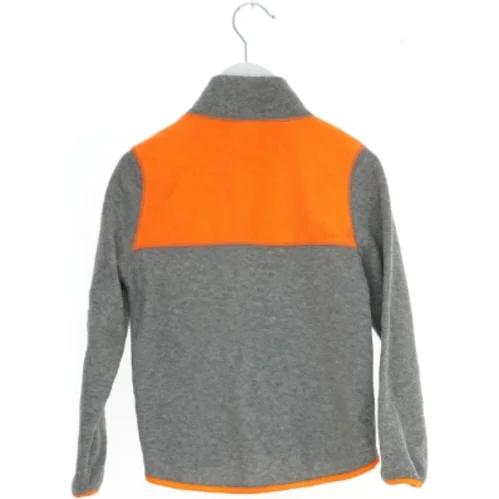Grå og orange fleecejakke fra H&M (str. 116)