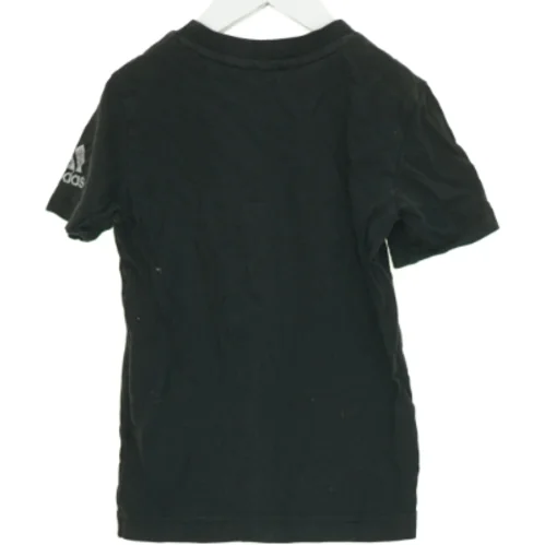 T-Shirt fra Adidas (str. 116 cm)