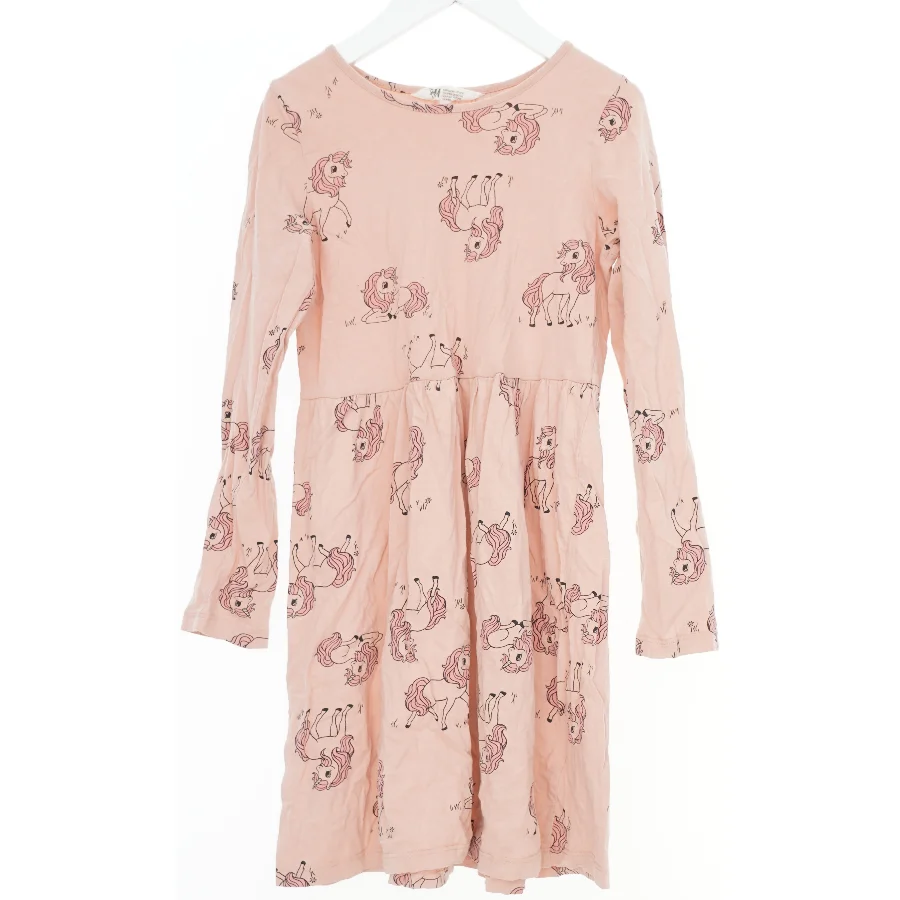 Langærmet kjole med hesteprint fra H&M (str. 140)