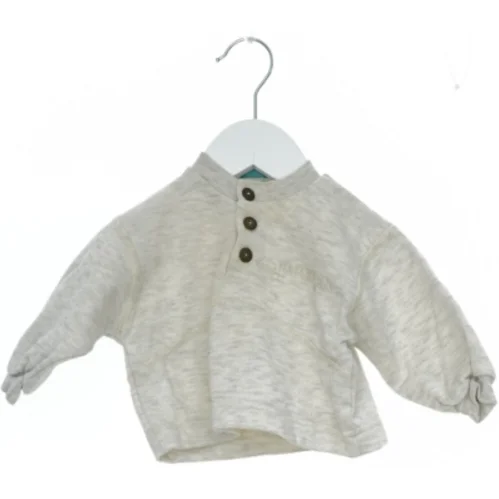 Babytrøje med knapper fra Candy Floss (str. 62)