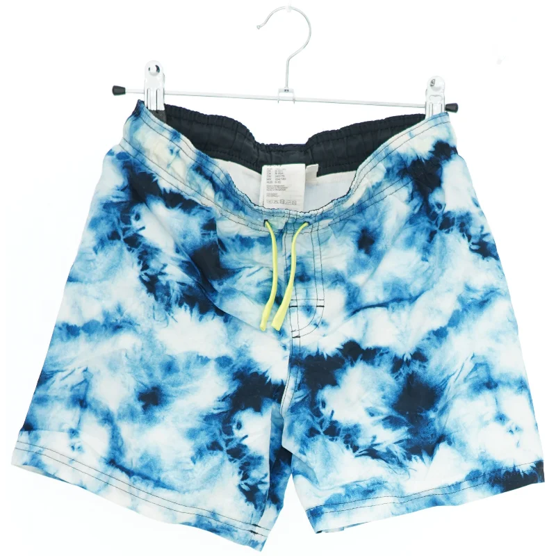 Bademode med blå mønster fra H&M (str. 140)