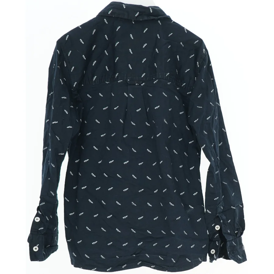 Mørk blå skjorte med mønster (str. 140)