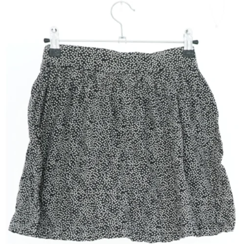 Nederdel med prikket mønster fra YD (str. 152)