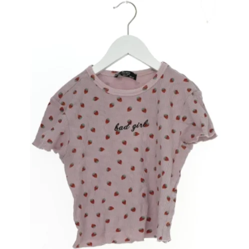 Kortærmet T-shirt med jordbær print fra Bershka (str. M)