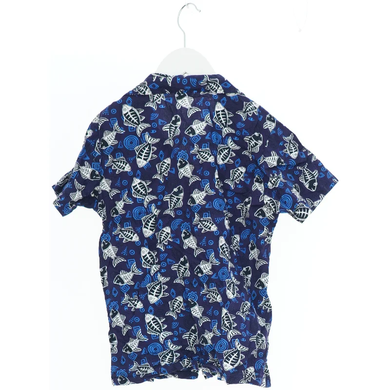 Kortærmet skjorte med fiskemønster fra Assign (str. 134)