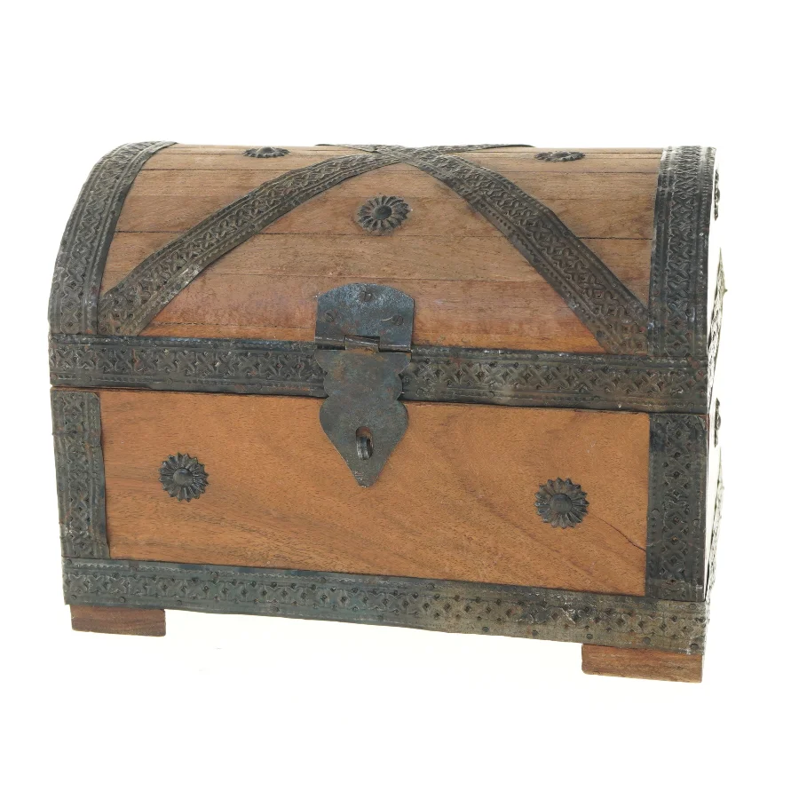 Dekorativ kiste i træ med metalbeslag (str. 28x20 cm)