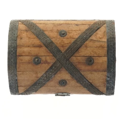 Dekorativ kiste i træ med metalbeslag (str. 28x20 cm)