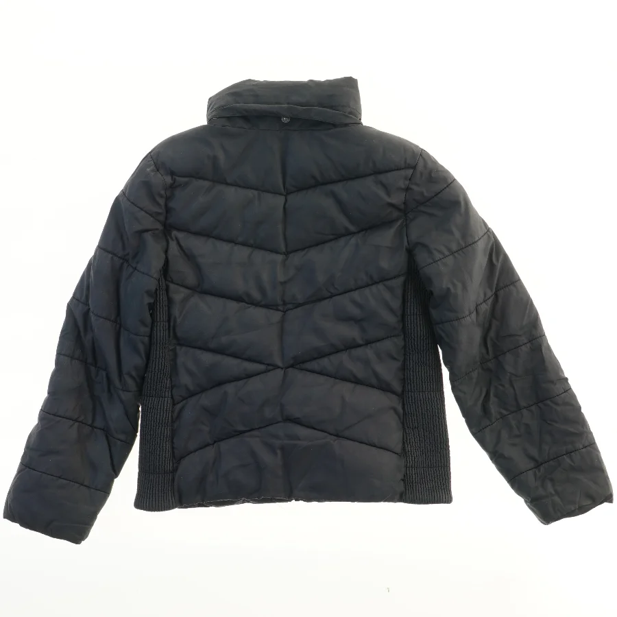 Varmejakke med lynlås fra H&M (str. 140)