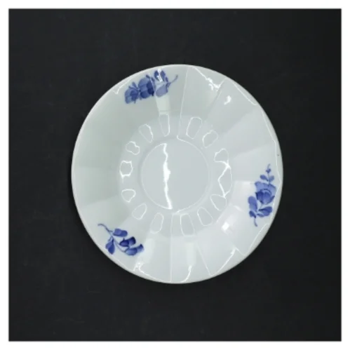 Porcelænunderkop/lille skål med blå blomst mønster fra Royal Copenhagen (str. Ø. 15 cm)