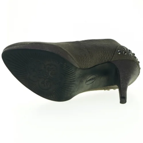 Stiletter fra Graceland (str. 39)