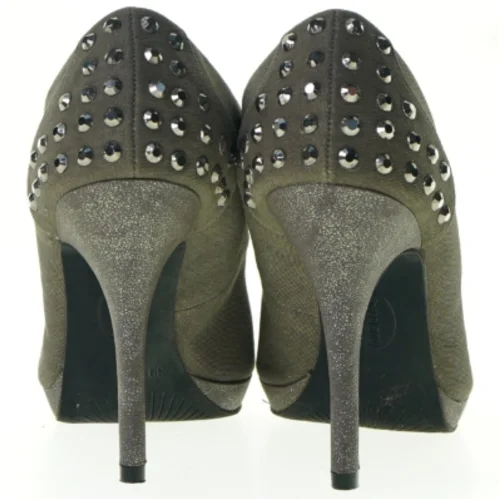 Stiletter fra Graceland (str. 39)