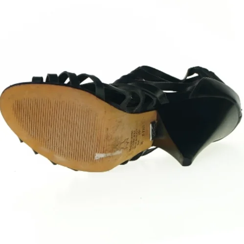 Stiletter fra Buffalo London (str. Otteogtredve)