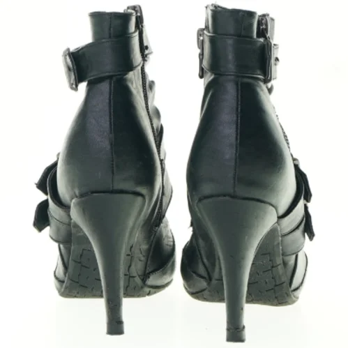 Stiletter fra Jette Riis Copenhagen (str. Otteogtredve)