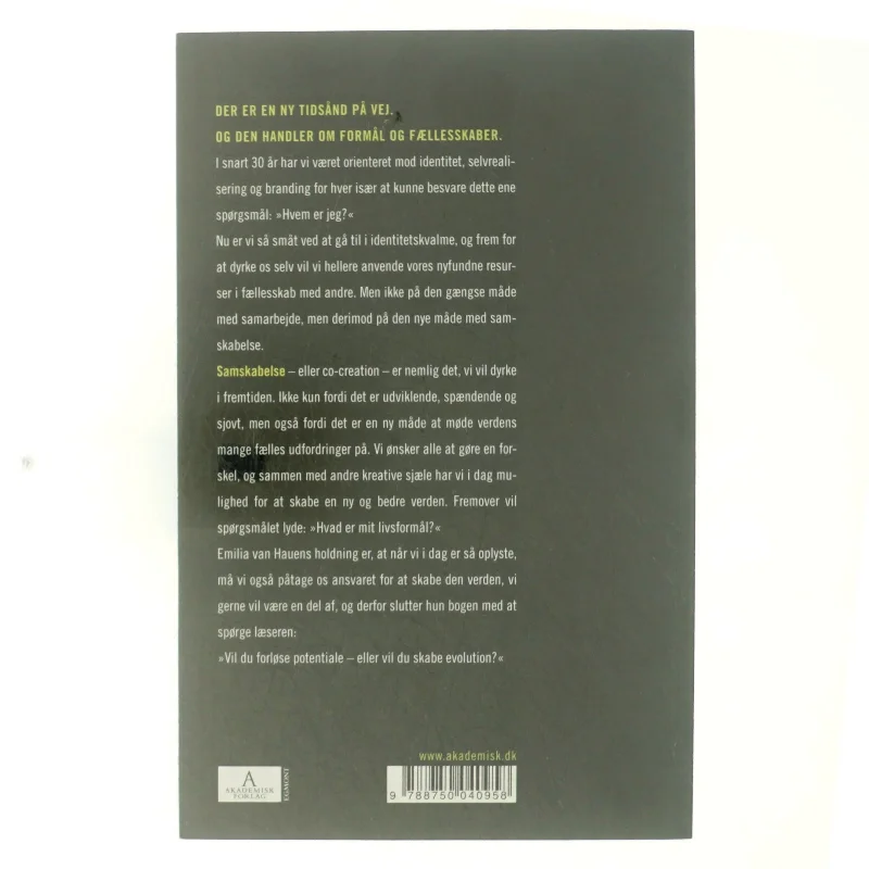 Farvel egofest og goddag til formål og fællesskaber af Emilia van Hauen (Bog)