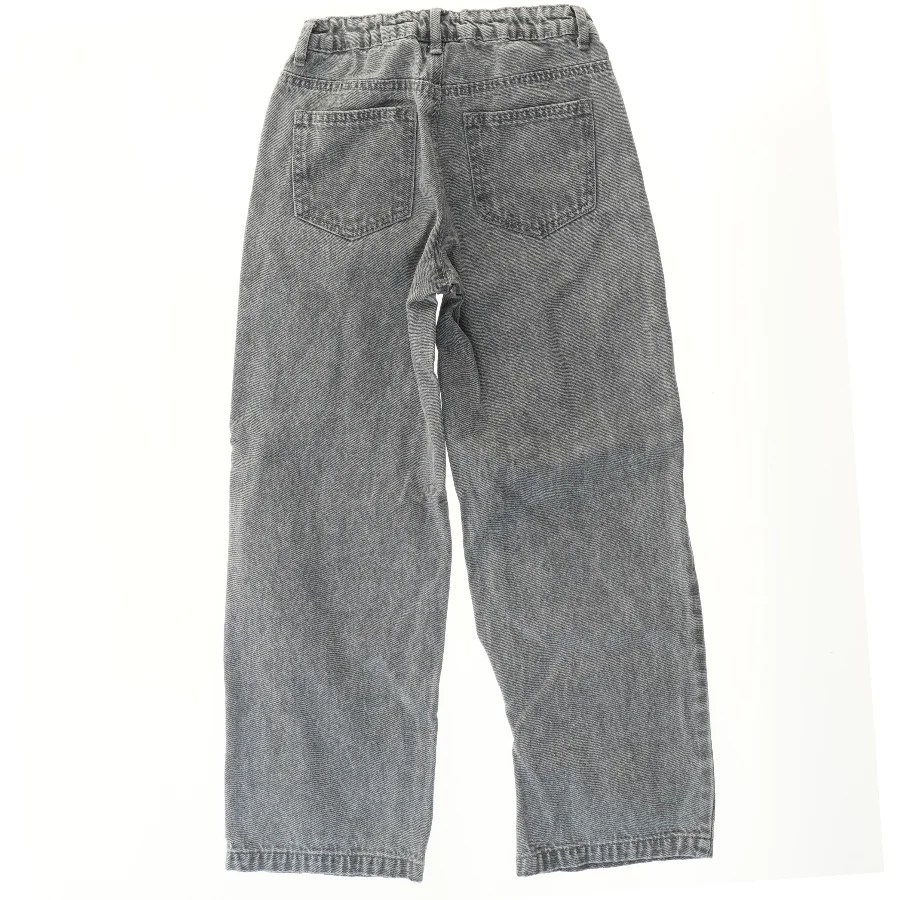 Grå bukser fra LMTD (str. 140)