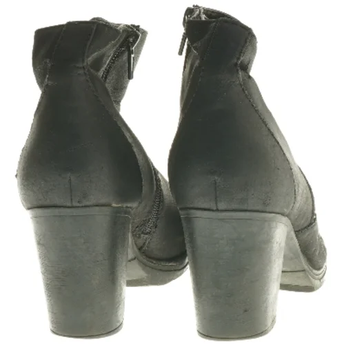 Sort støvle med blokhæl (str. 37 )