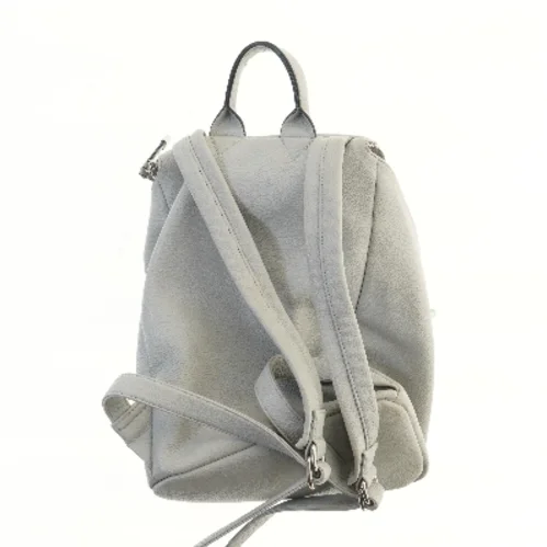 Grå rygsæk (str. 39x31 cm)