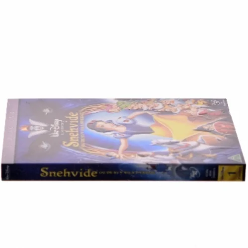 Snehvide fra Walt Disney med Film indeholder karakterer som Snehvide, de syv dværge og Dronningen (DVD)