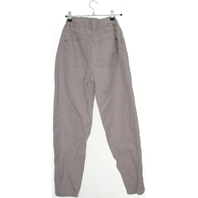 Bukser med knapper fra Pomp de Lux (str. 152)