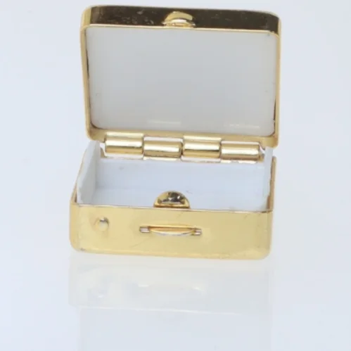 Lille dekorativt pilleæske (str. 1x2,5x2,5 cm)