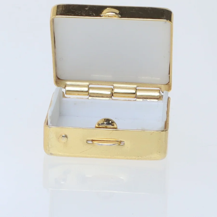 Lille dekorativt pilleæske (str. 1x2,5x2,5 cm)